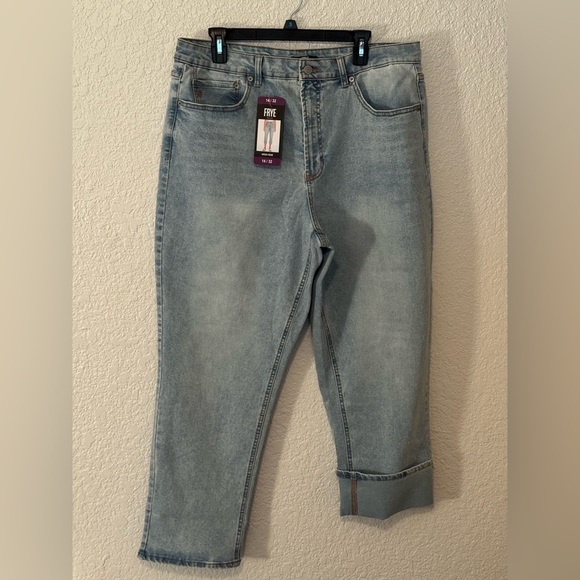 Frye Denim - Frye Women's High Rise Jeans in a light blue wash size 14 NWT